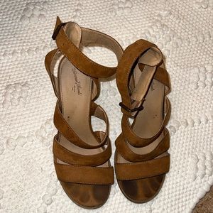 Universal Thread Brown Heeled Sandals Wedges size 8